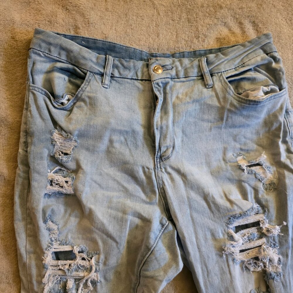 Rue21 Size 20 Distressed Light Wash Denim Jeans - Picture 4 of 8